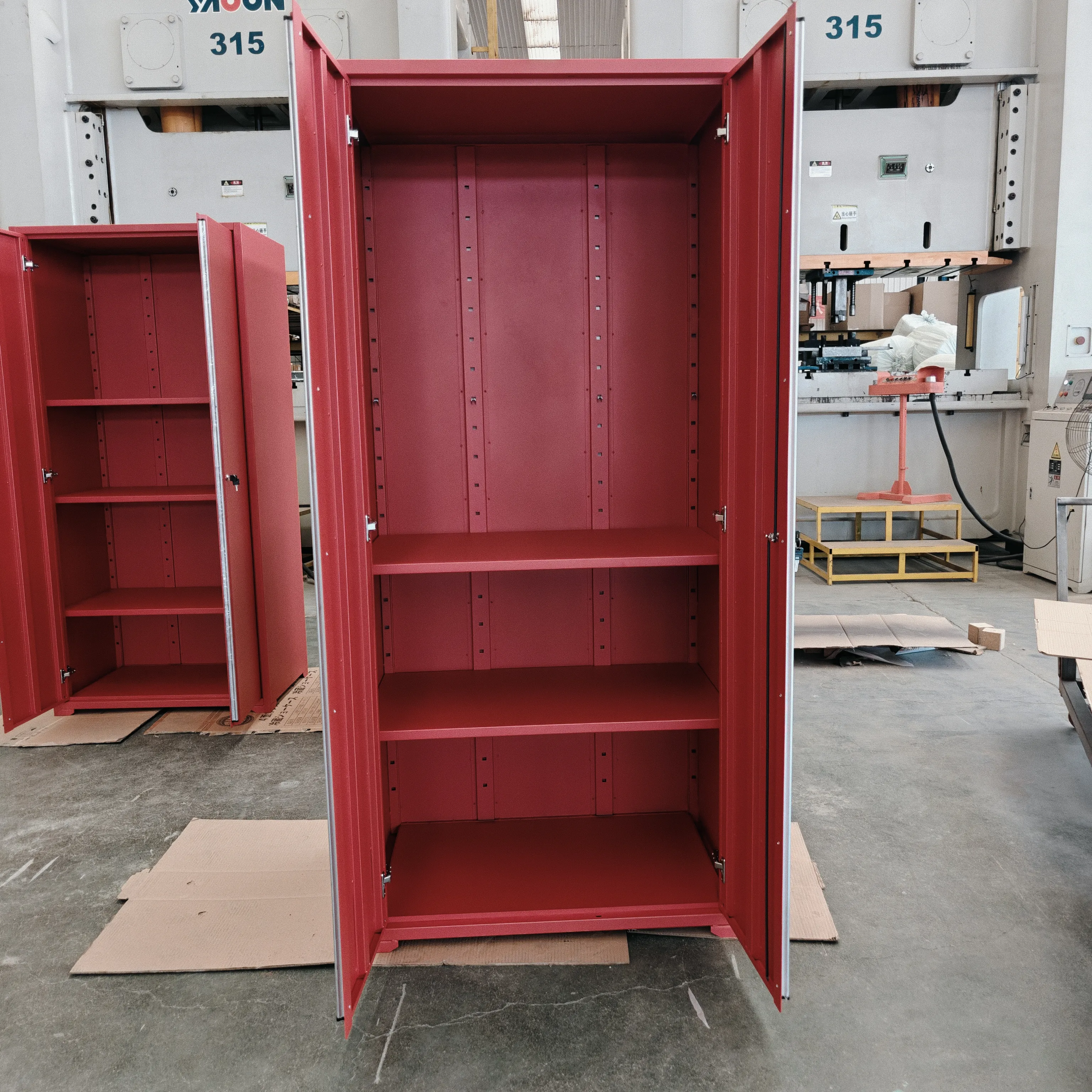 The tool cabinets of CYJY have gained recognition from customers for their high quality.