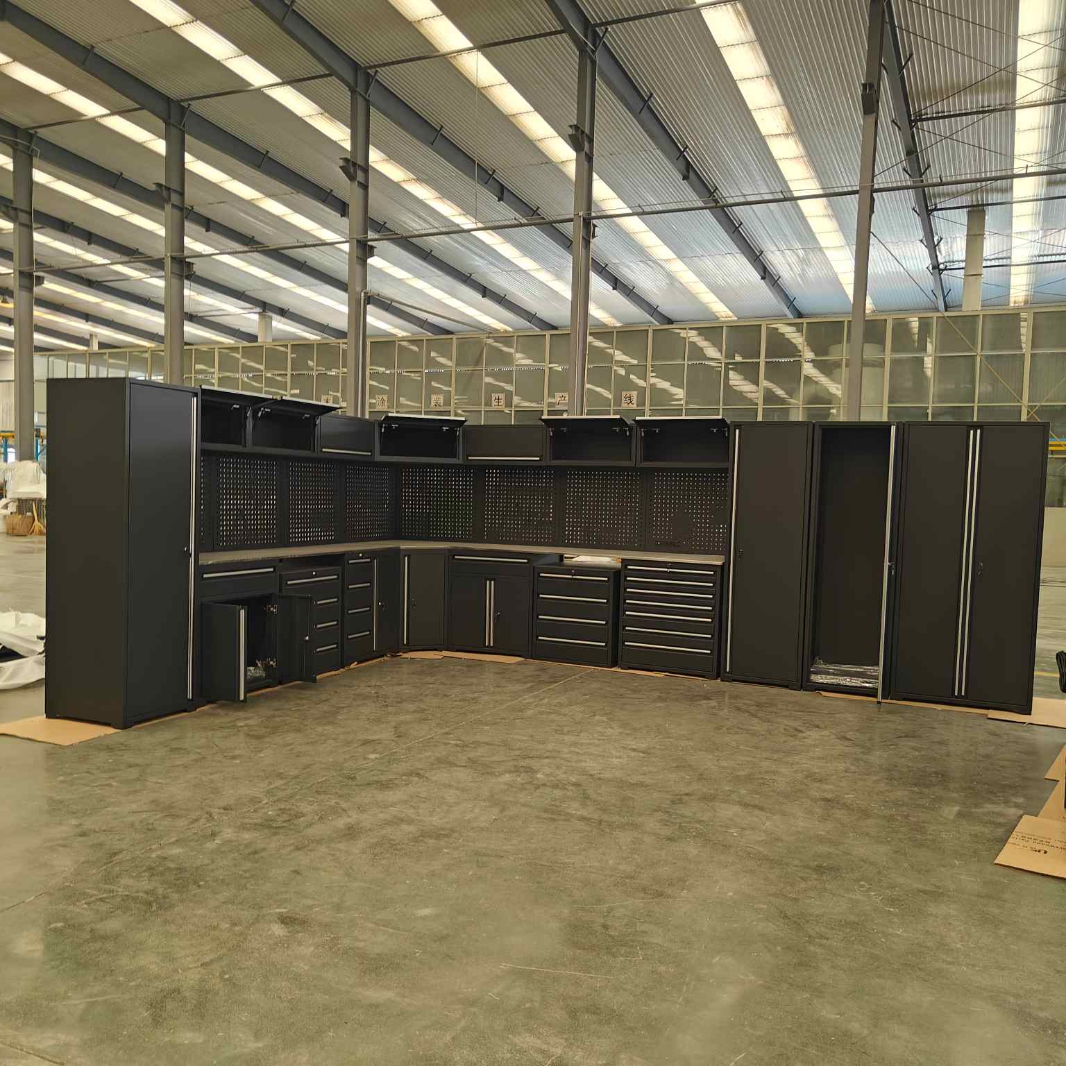 Multifunctional Heavy Tool Workbench